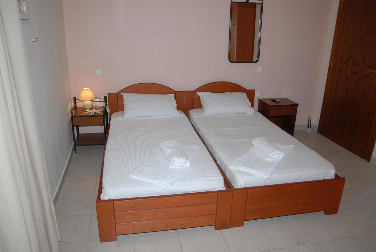 Tsertos Apartments Kamena Vourla Habitación foto